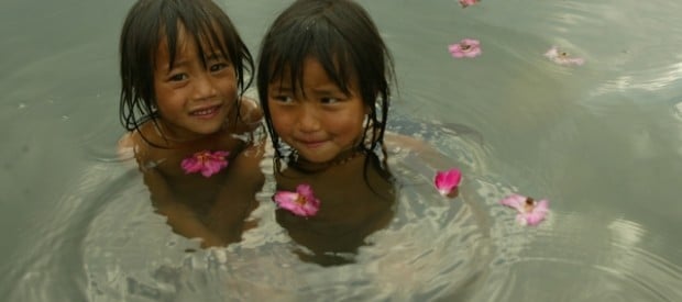 Girls enjoying themselves in the pristine Salween (Credit: International Rivers)